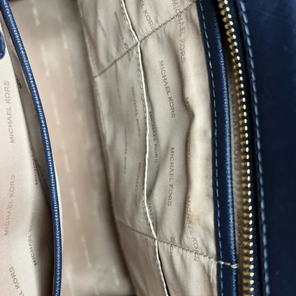 Michael Kors blue handbag with gold hardware - Picture 6 of 7